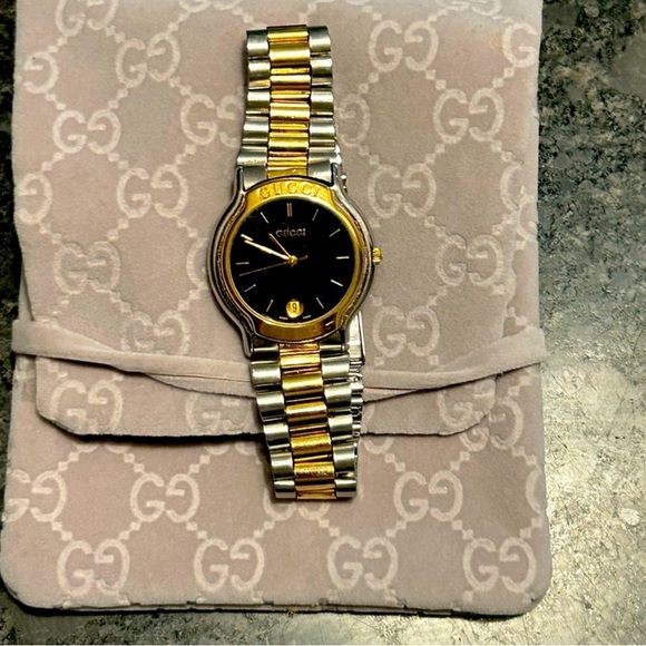 🦁 Gucci Embossed Watch - Picture 4 of 14